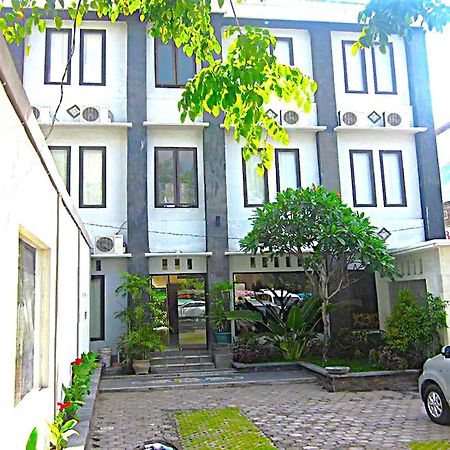 Hotel Warta Dua 丹帕沙 外观 照片
